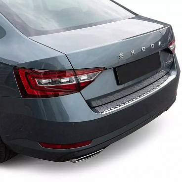 Nerez leštěný kryt horní hrany zadního nárazníku Škoda Superb III liftback 2015–2024