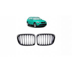 Gril BMW X1 E84 jednotlivé žebro Lesklá černá
