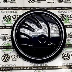Přední znak černý Škoda Octavia III