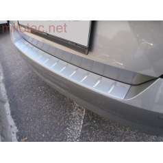 Práh pátých dveří s výstupky, ABS-stříbrný Škoda Fabia III Limousine 09/2014 