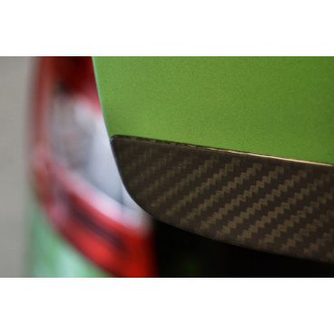 Spodní lišta zadních 5.dveří z pravého karbonu OMTEC Škoda Octavia III Combi