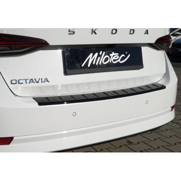 Škoda Octavia 4 2020+ Práh pátých dveří s výstupky černý lesklý