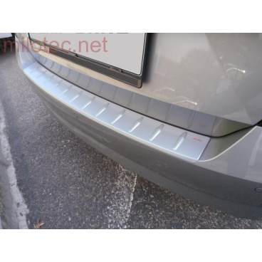Práh pátých dveří s výstupky, ABS-stříbrný Škoda Fabia III Limousine 09/2014